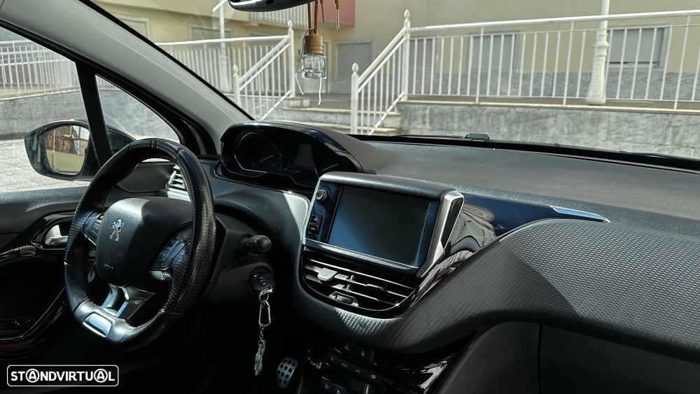 Peugeot 208 1.2 PureTech GT Line - 8