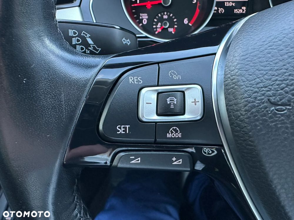 Volkswagen Passat - 24