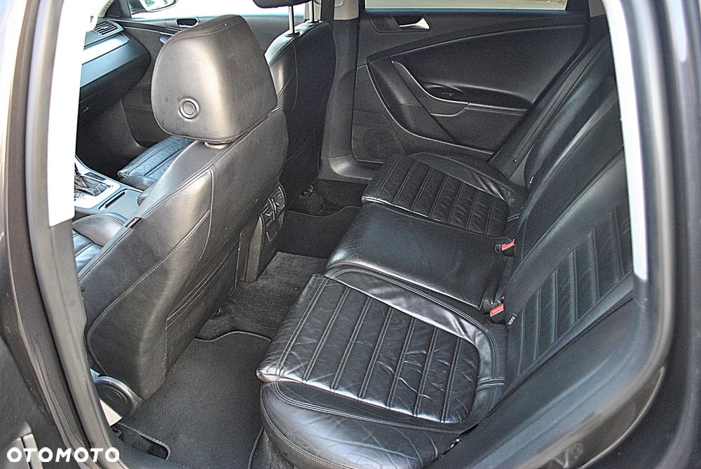 Volkswagen Passat - 12
