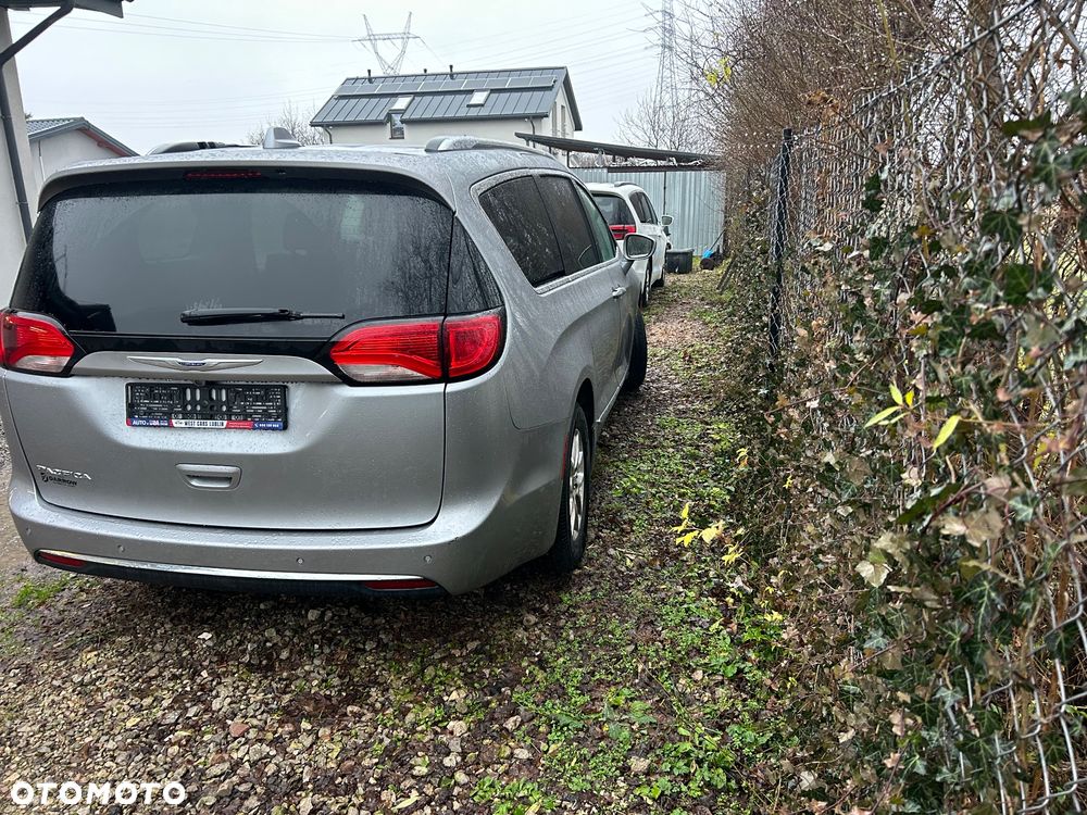 Chrysler Pacifica - 9