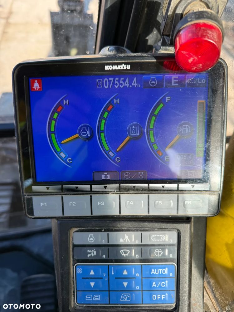 Komatsu PC 138 US -10 - 7