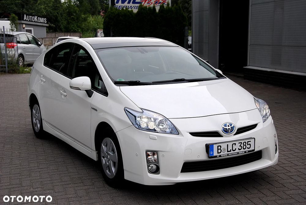 Toyota Prius (Hybrid) Executive - 4