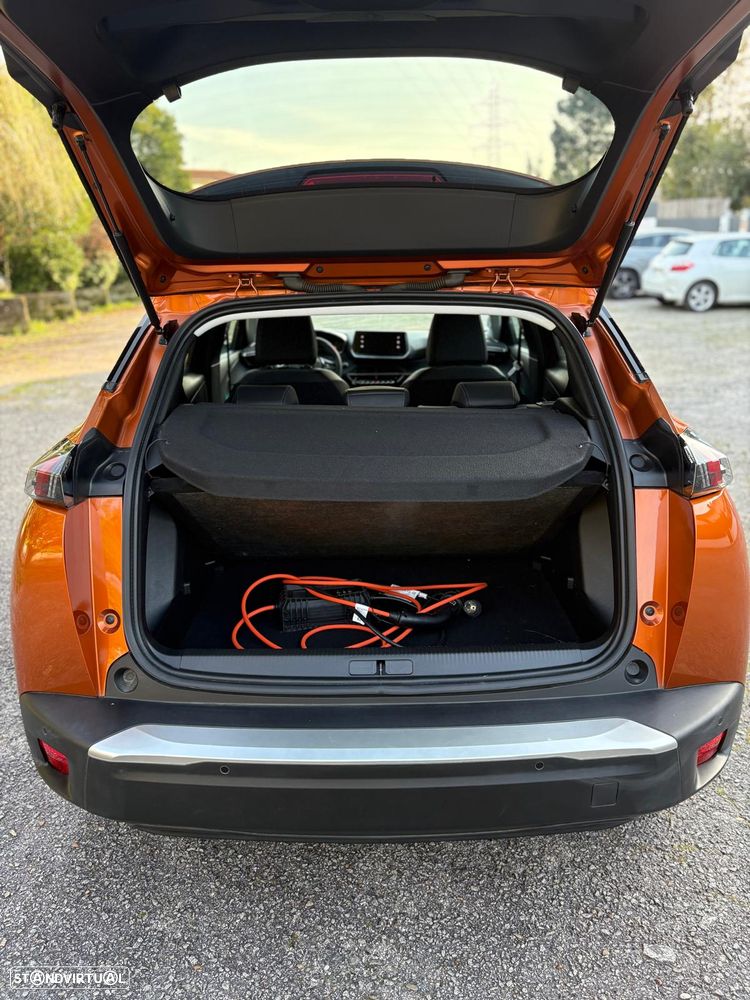 Peugeot e-2008 Allure - 18