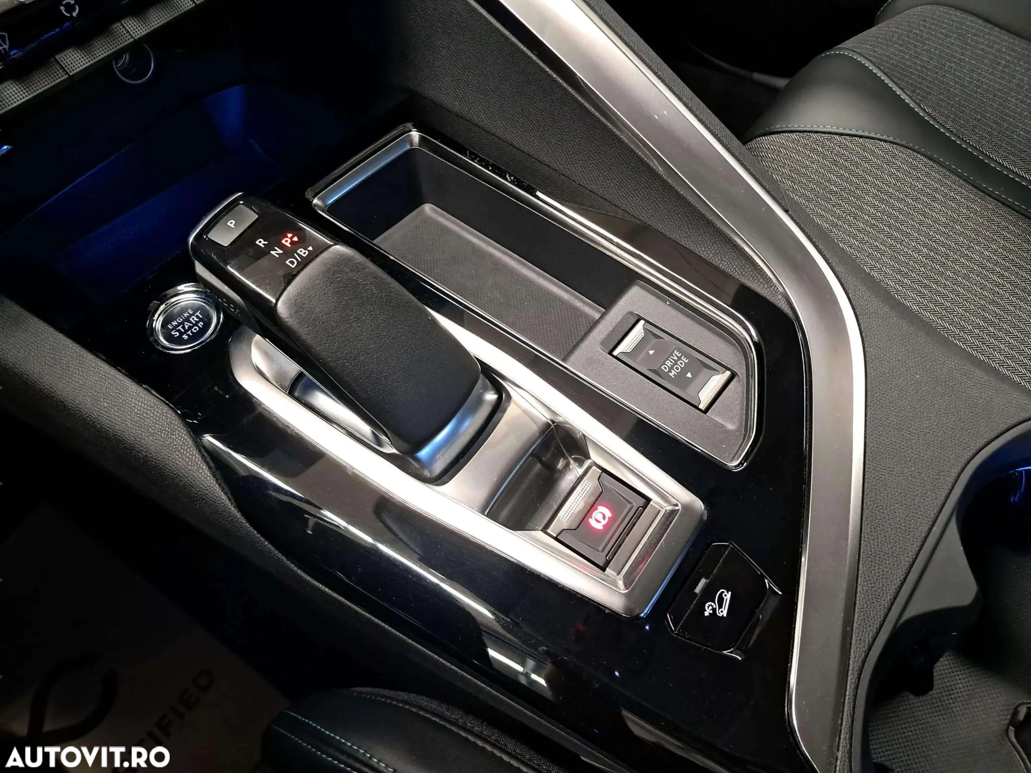 Peugeot 3008 PHEV 300 EAT8 4X4 Allure Pack - 14