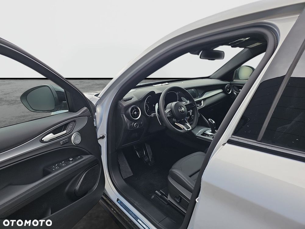 Alfa Romeo Stelvio - 11