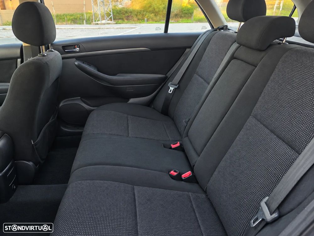 Toyota Avensis SW 2.0 D-4D - 9