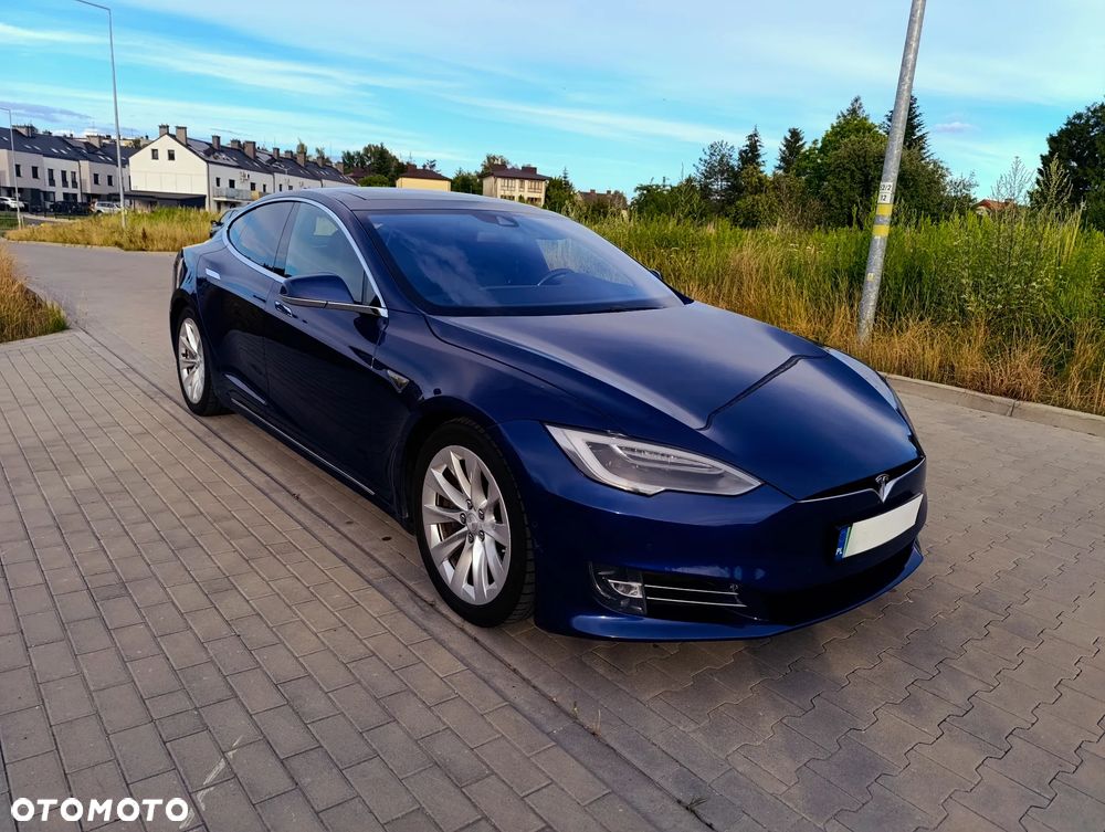 Tesla Model S - 5
