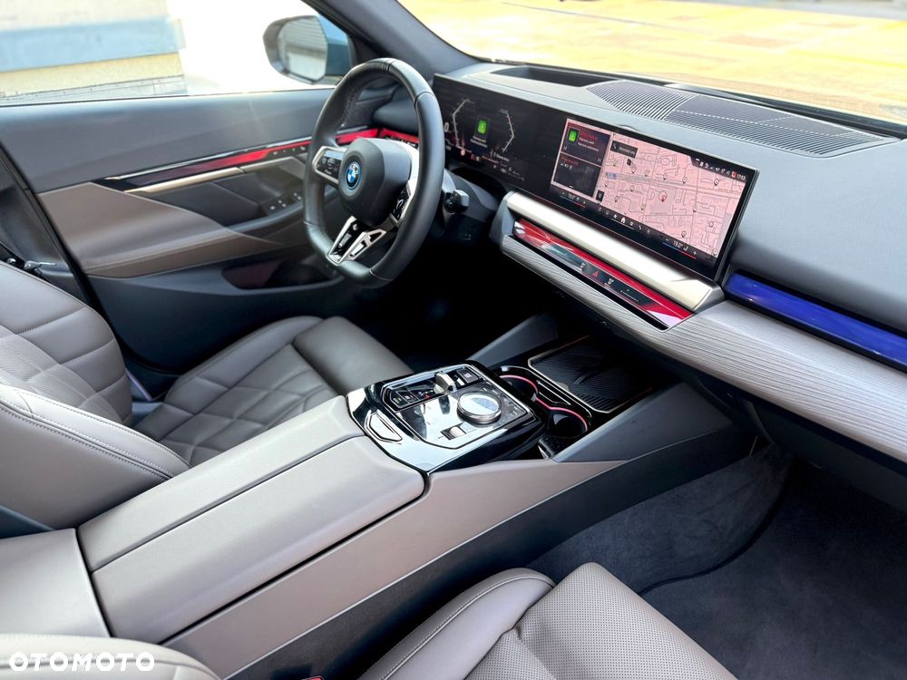 BMW Seria 5 550e xDrive PHEV M Sport - 27