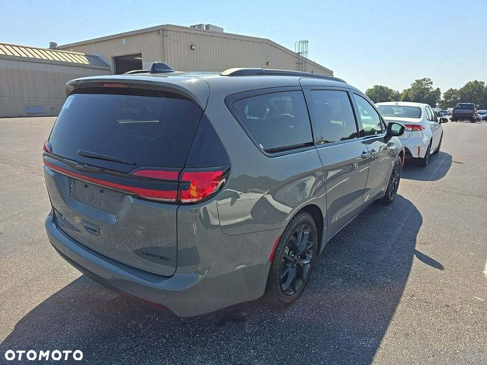Chrysler Pacifica - 4
