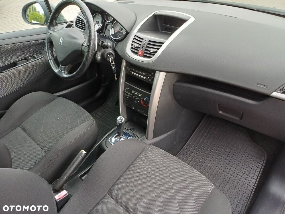 Peugeot 207 1.4 16V Trendy - 10