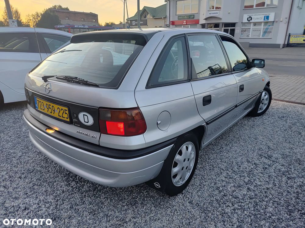 Opel Astra 1.6 - 4