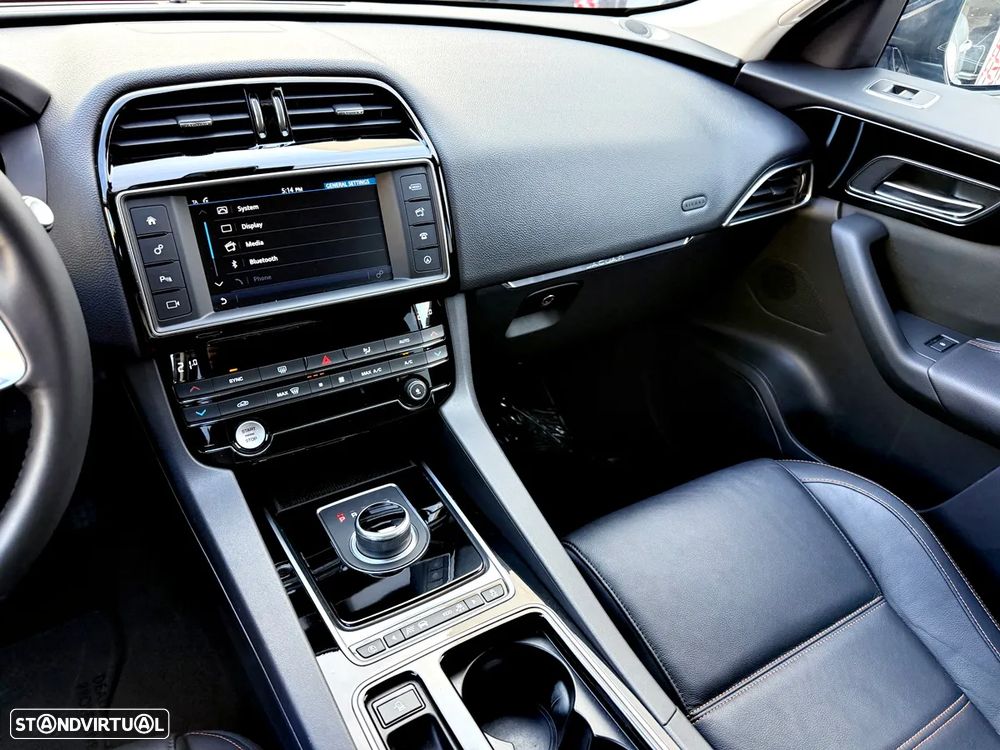 Jaguar F-Pace 20d Aut. Portfolio - 18
