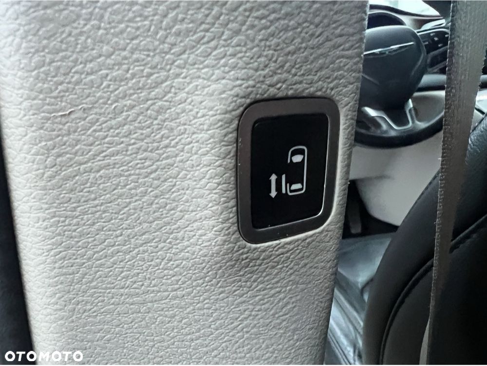 Chrysler Pacifica - 19