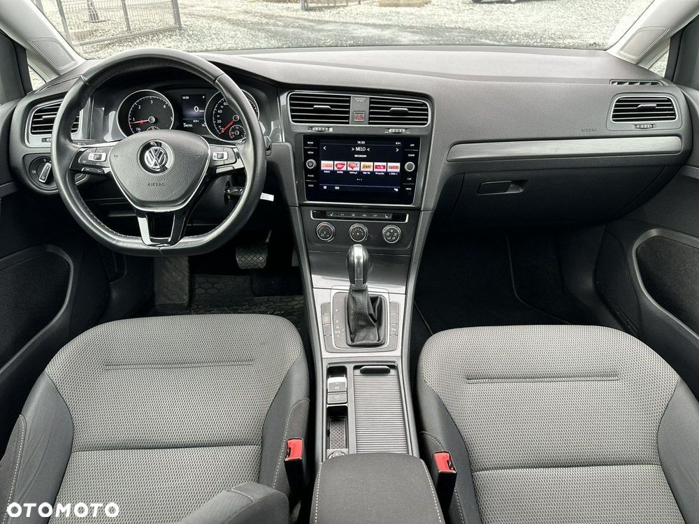 Volkswagen Golf - 10