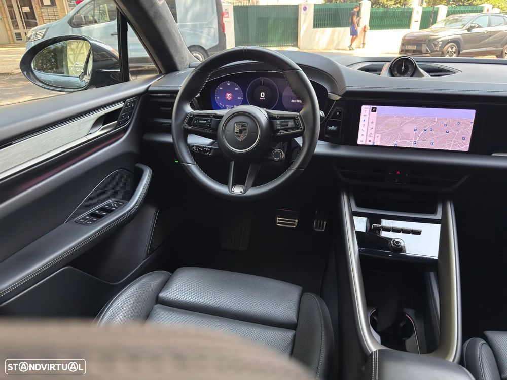 Porsche Macan Electric Turbo - 17