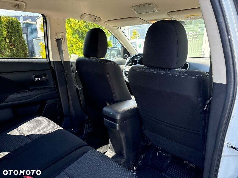Mitsubishi Outlander 2.0 Instyle + 4WD CVT - 14