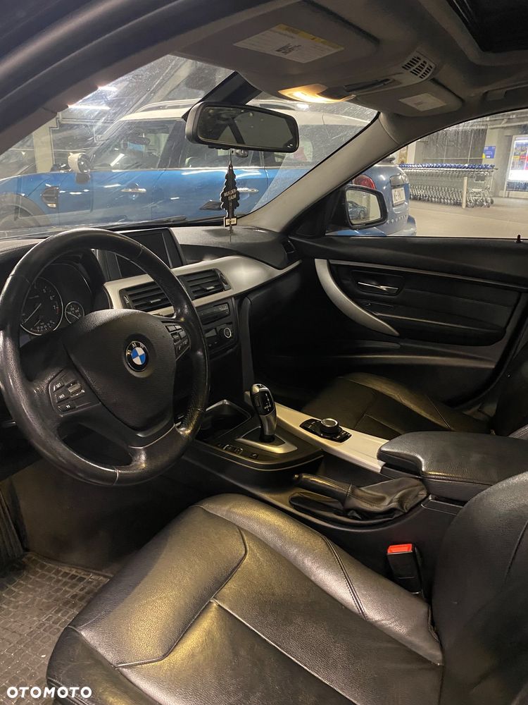 2012 BMW Seria 3 328i, photograph 12