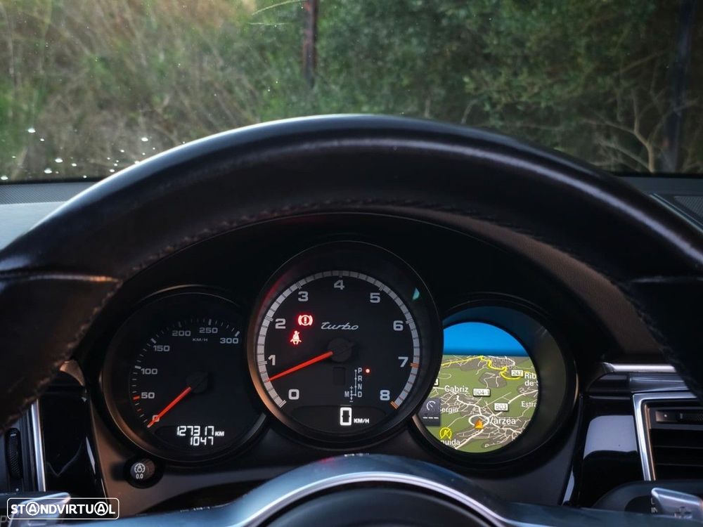 Porsche Macan Turbo PDK - 32