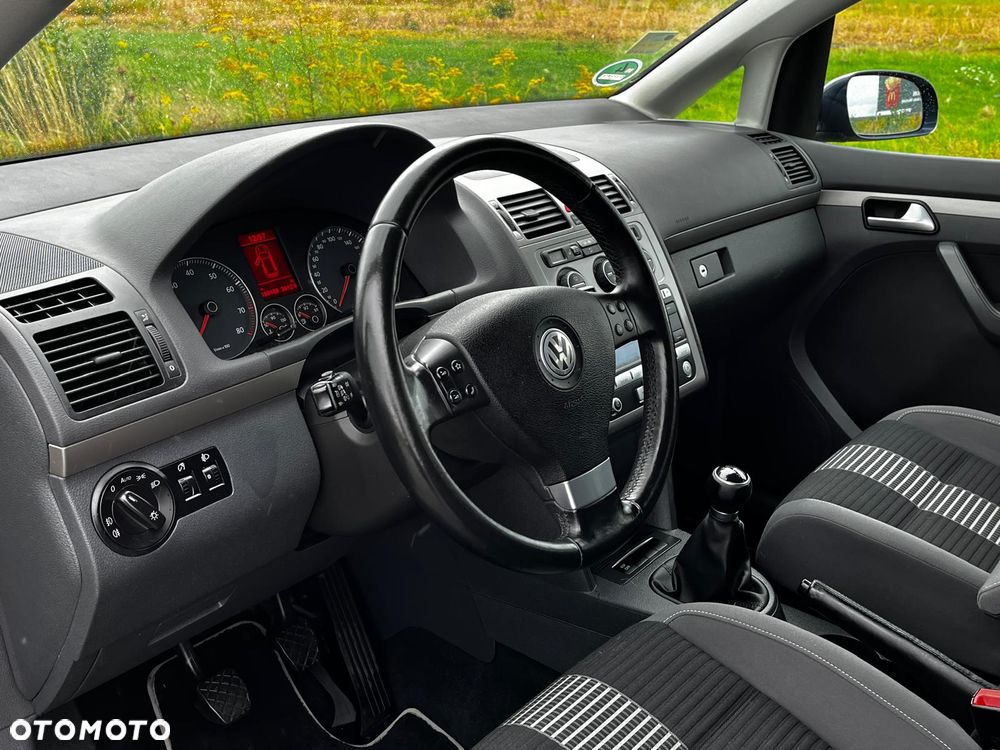 Volkswagen Touran - 13