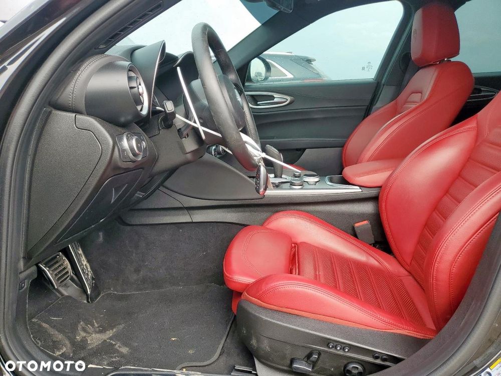 Alfa Romeo Giulia Ti - 7