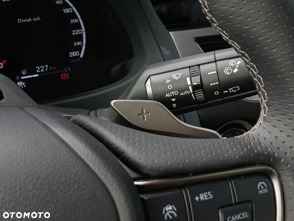 Lexus UX 300h F Sport AWD - 39