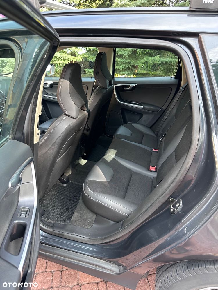 Volvo XC 60 2.4D AWD Kinetic - 8