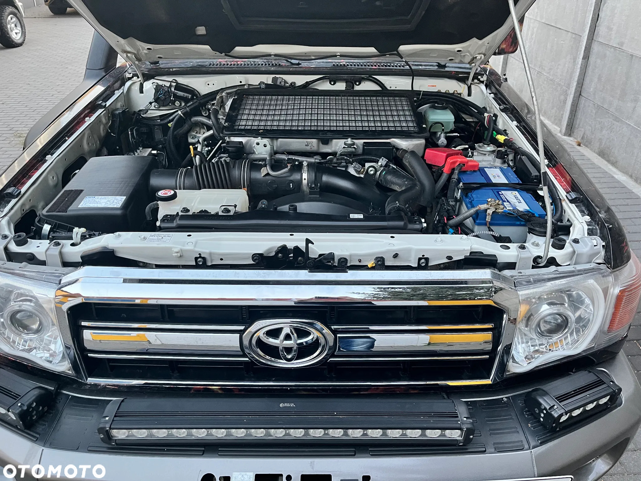Toyota Land Cruiser - 21