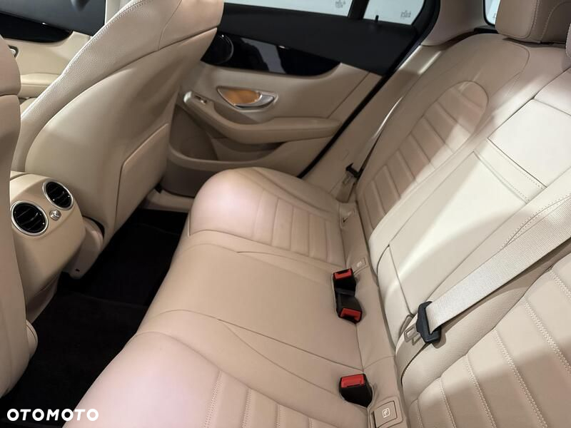 Mercedes-Benz GLC - 21