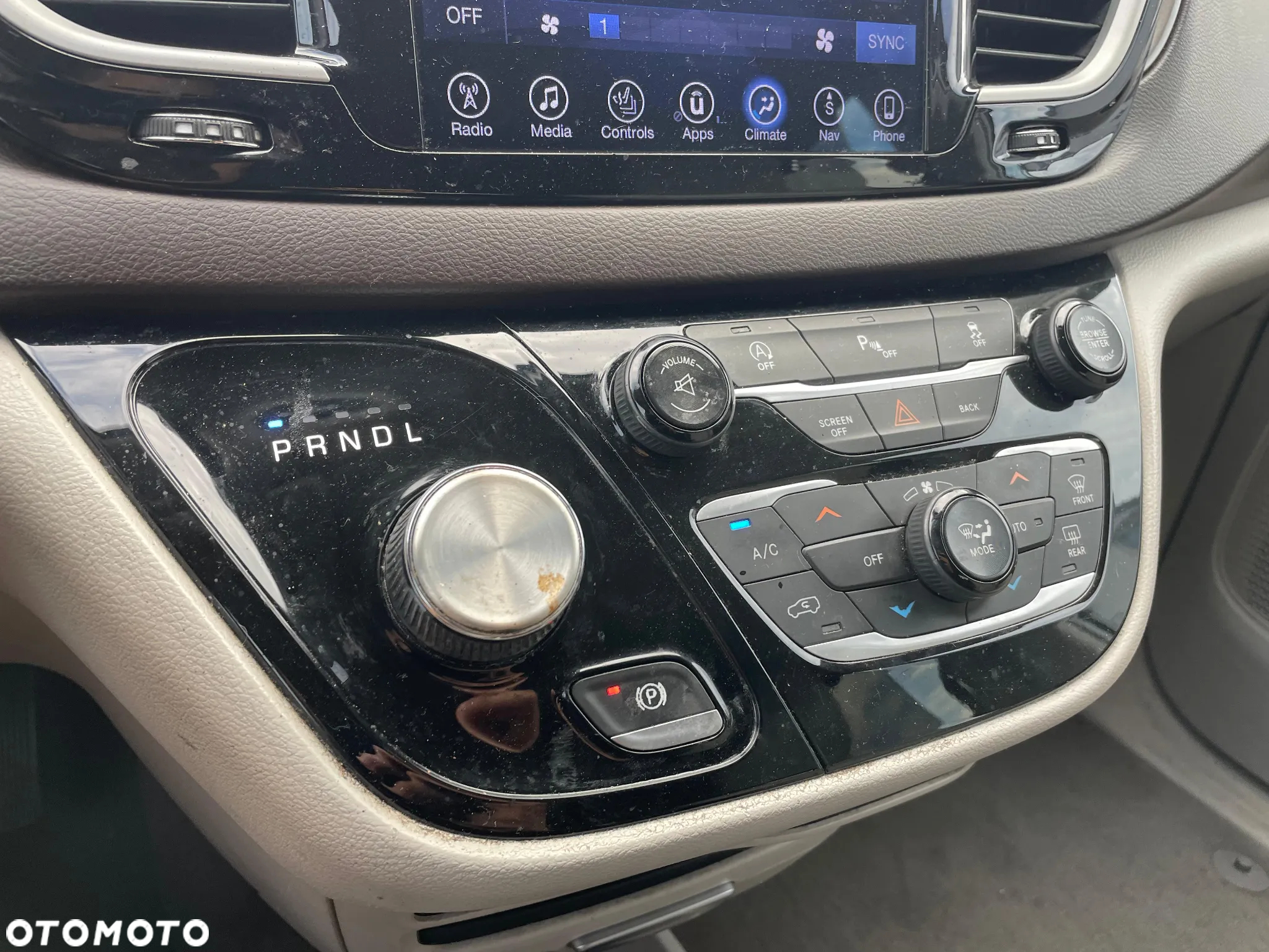 Chrysler Pacifica - 14
