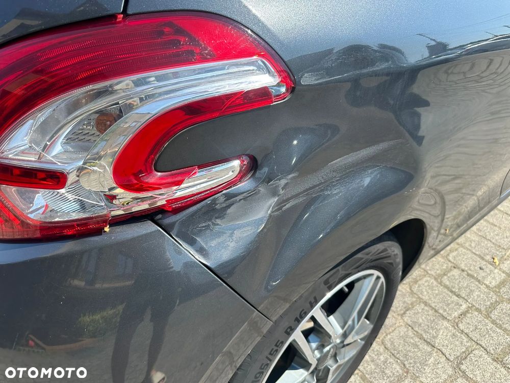 Peugeot 208 82 PureTech Style - 12