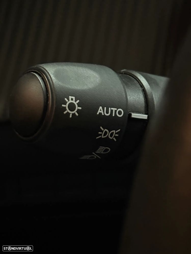 Peugeot 2008 1.2 PureTech Allure Pack EAT8 - 22