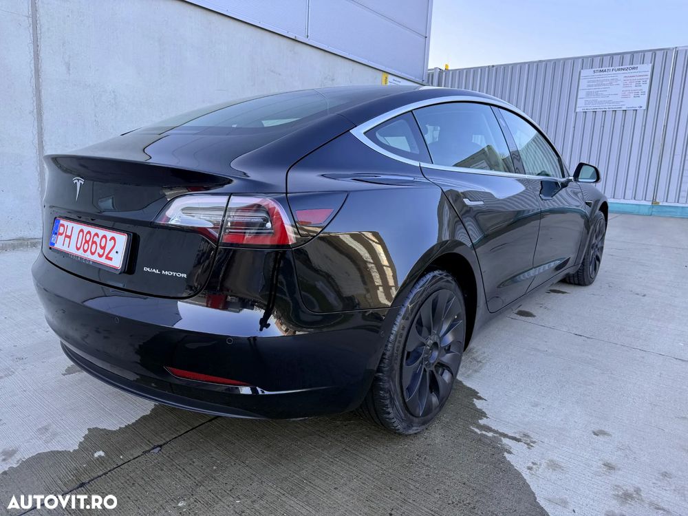 Tesla Model 3 - 5