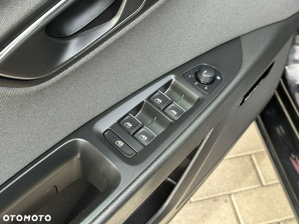 Seat Leon Sportstourer 2.0 TDI DPF DSG Xcellence - 30