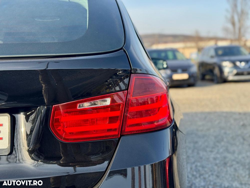 BMW Seria 3 320d Aut. - 12