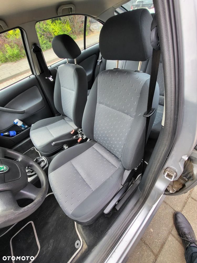 Skoda Octavia 1.6 Tour - 9