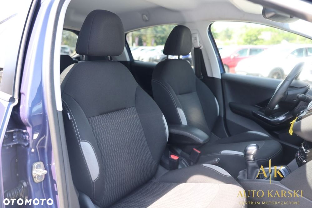 Peugeot 208 - 38