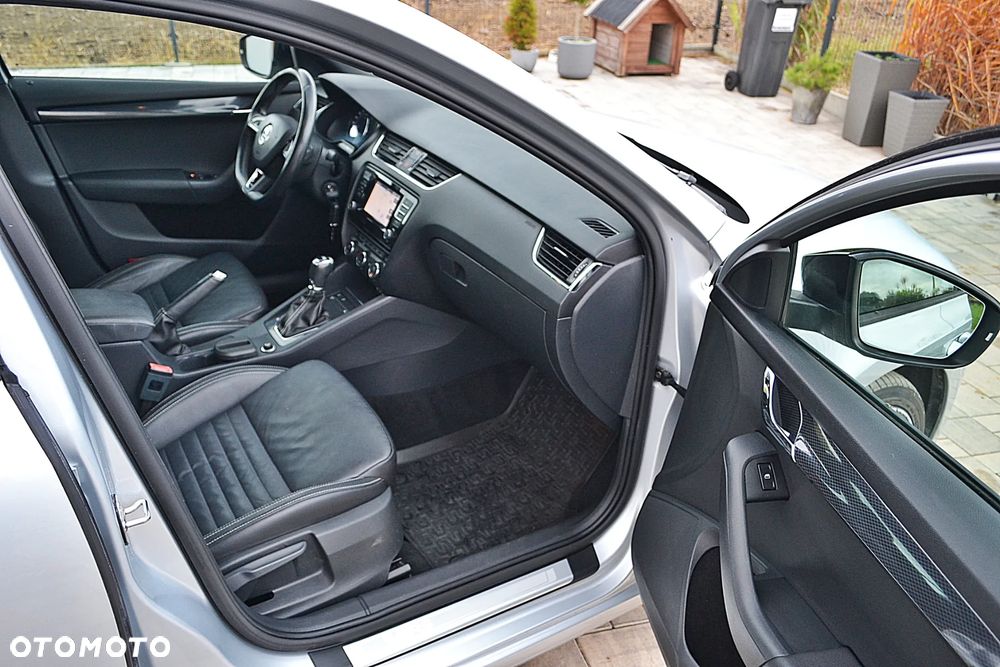 Skoda Octavia 2.0 TDI DSG RS - 24