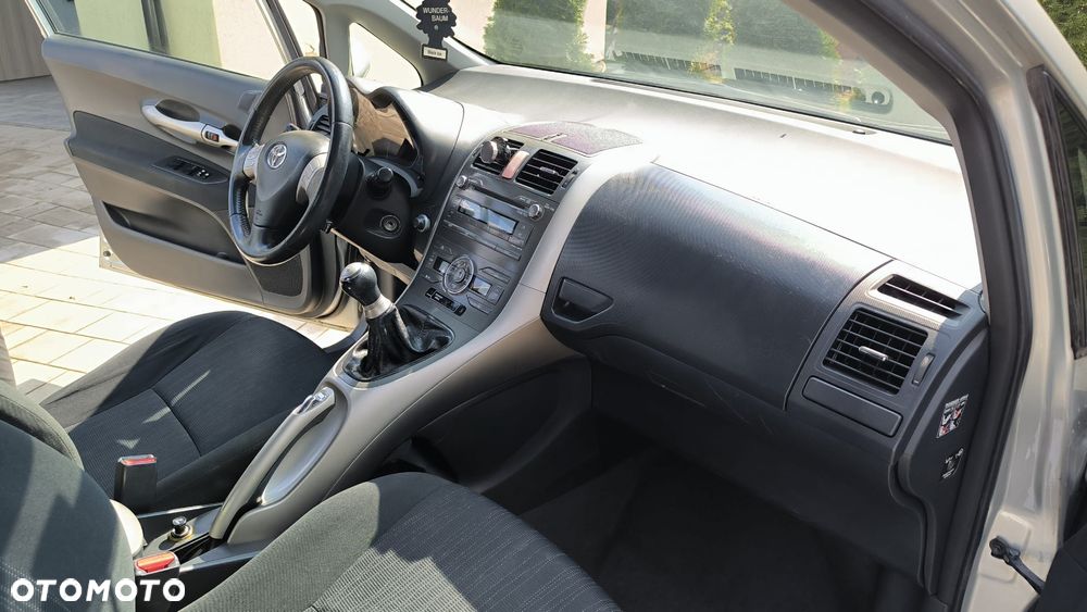 Toyota Auris 1.6 VVT-i Premium - 11