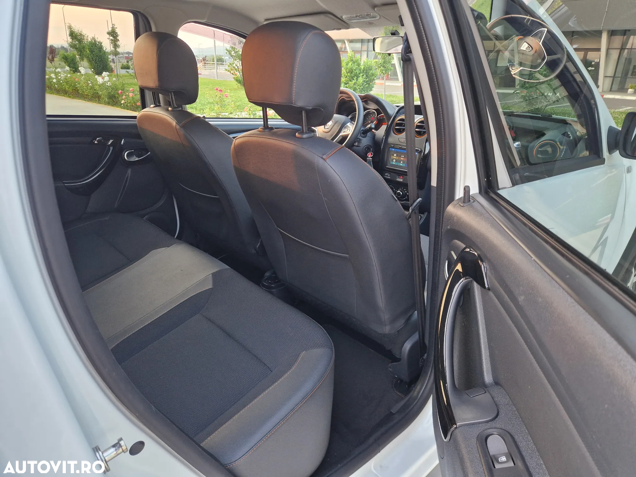 Dacia Duster 1.6 4x2 Laureate - 9