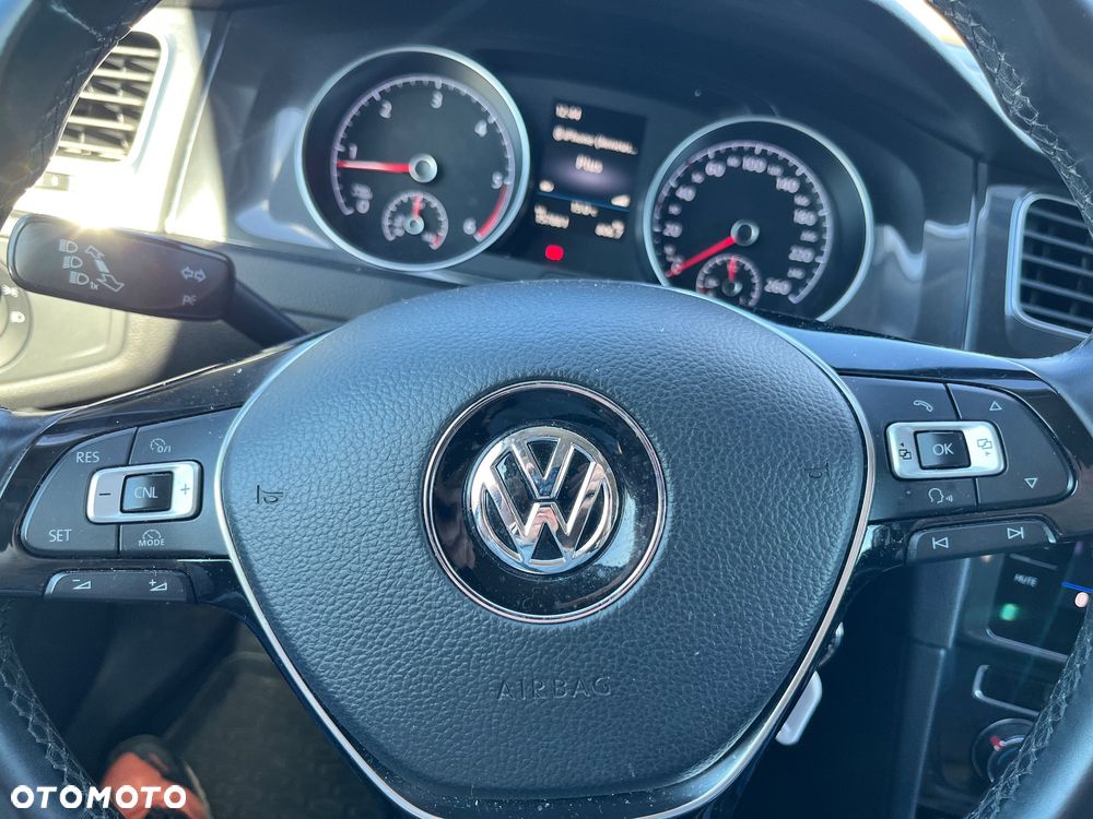 Volkswagen Golf - 25