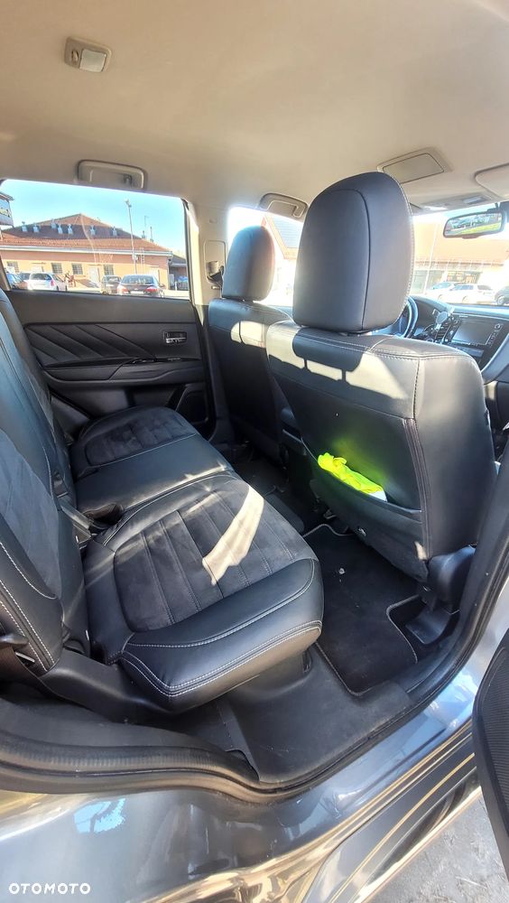 Mitsubishi Outlander - 8
