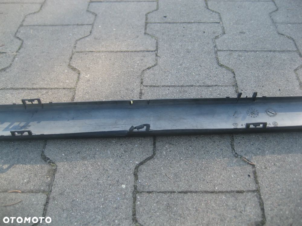 bmw 3 e30 listwa zderzaka tył środkowa 51121945926 0f - 6