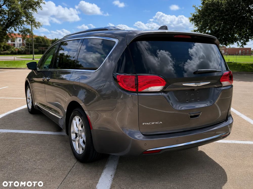 Chrysler Pacifica - 3