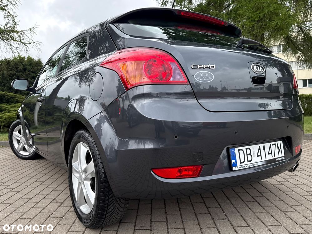 Kia Ceed 1.4 CVVT Dream Team Edition - 4