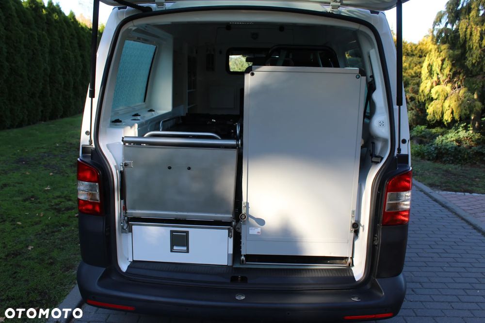 Volkswagen T5  AMBULANS KARETKA - 11