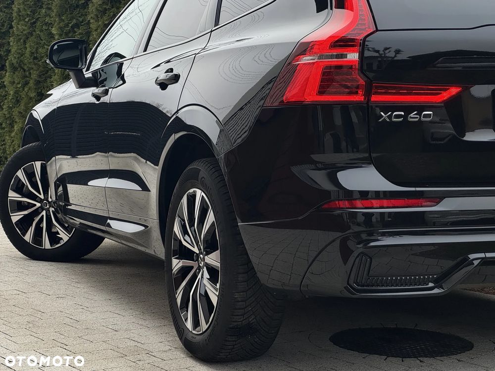 Volvo XC 60 B4 D AWD Plus Dark - 40