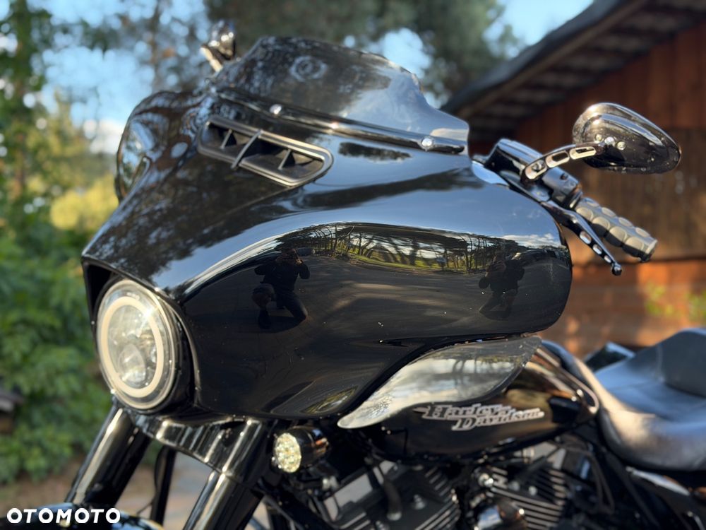 Harley-Davidson Touring Street Glide - 20