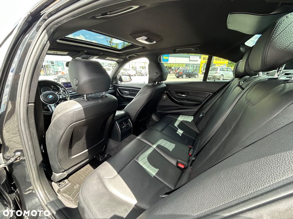 BMW Seria 3 335i xDrive Edition Sport - 11