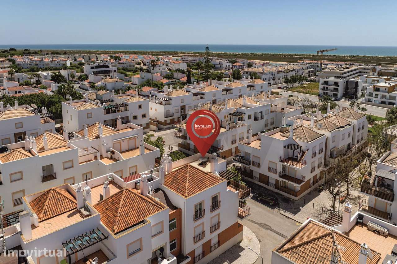 T2 com 3 Terraços e Piscina no Coração de Cabanas de Tavira - Grande imagem: 3/26