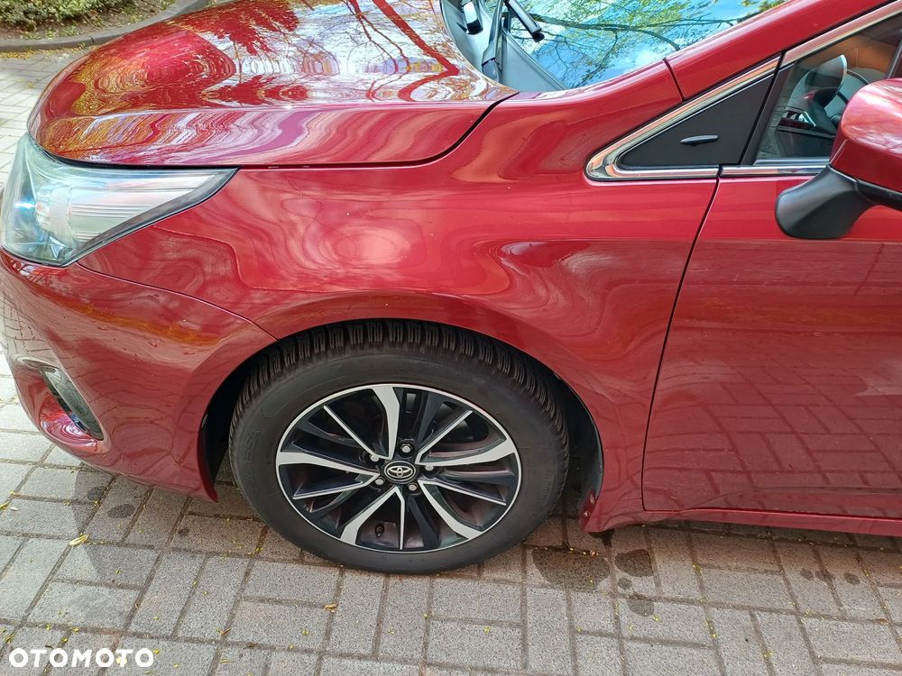 Toyota Avensis 1.8 Premium MS - 10